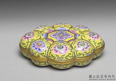 图片[2]-Eight-lobed box with floral decoration, Qing dynasty, Kangxi reign（1662-1722）-China Archive